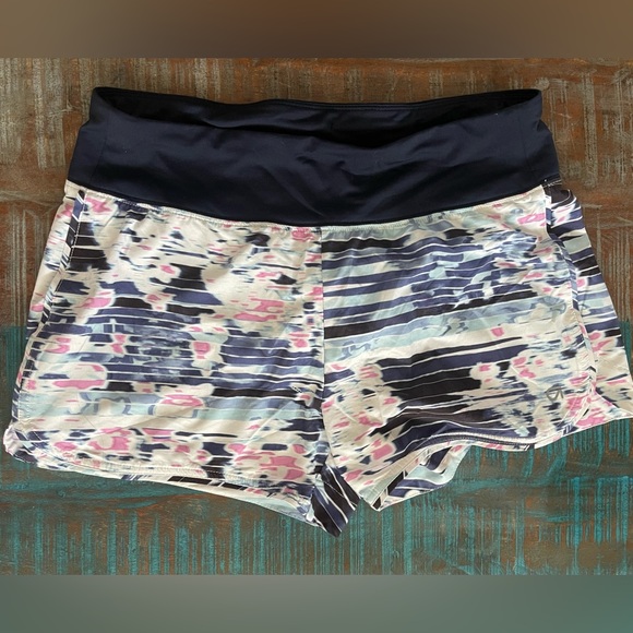 GAP FIT Running Shorts - Picture 2 of 4